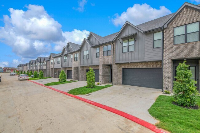 Building Photo - AVAILABLE IMMEDIATELY!!!  Gorgeous Brand N...