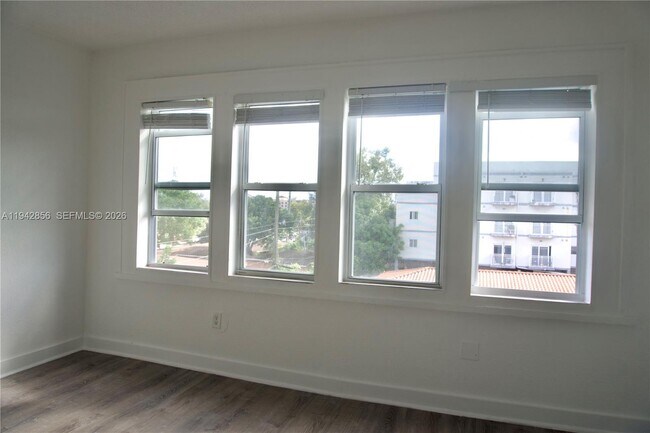 Building Photo - 501 SW 6th Ct