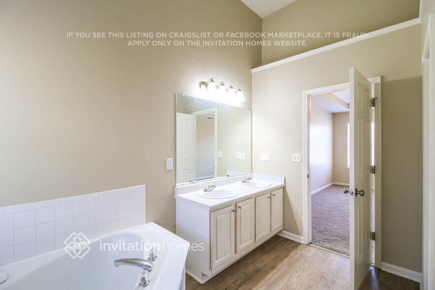 Building Photo - 721 White Dove Dr