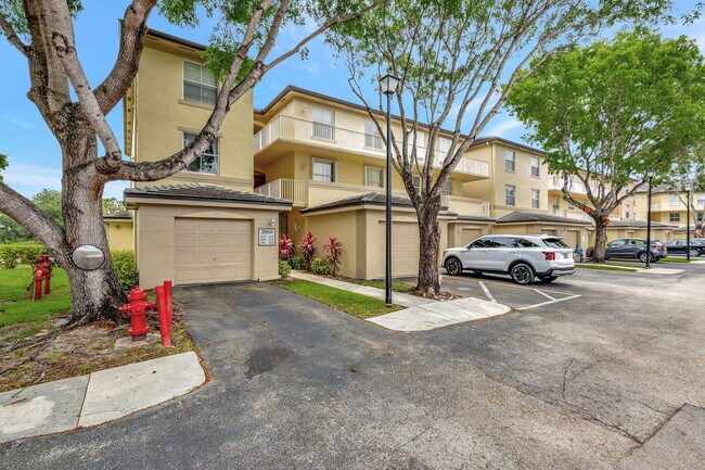 Building Photo - 2060 Greenview Shores Blvd