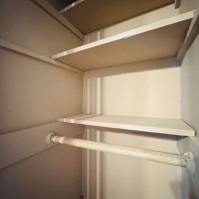 Building Photo - 3148 Alamo Ave