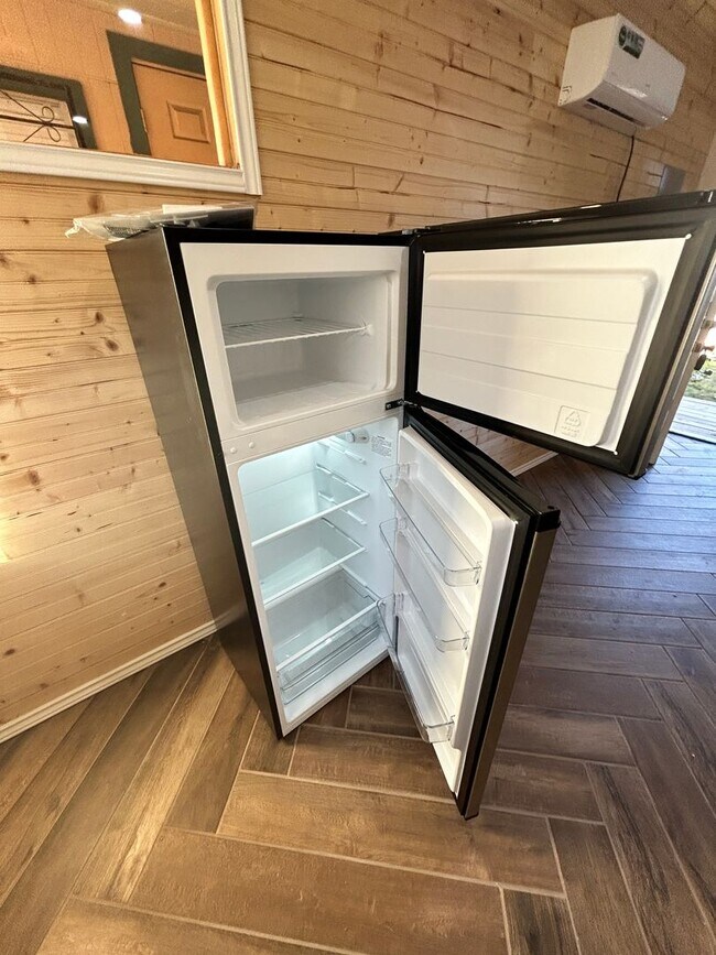 Building Photo - Highview Dr (MN)