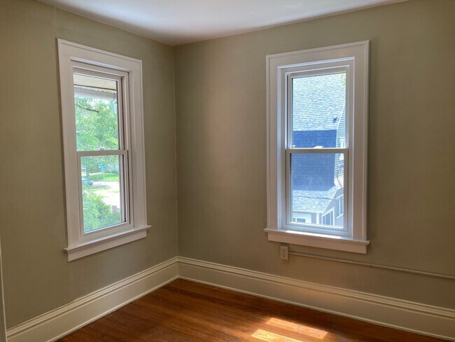 Building Photo - 117-119 Fitzhugh SE