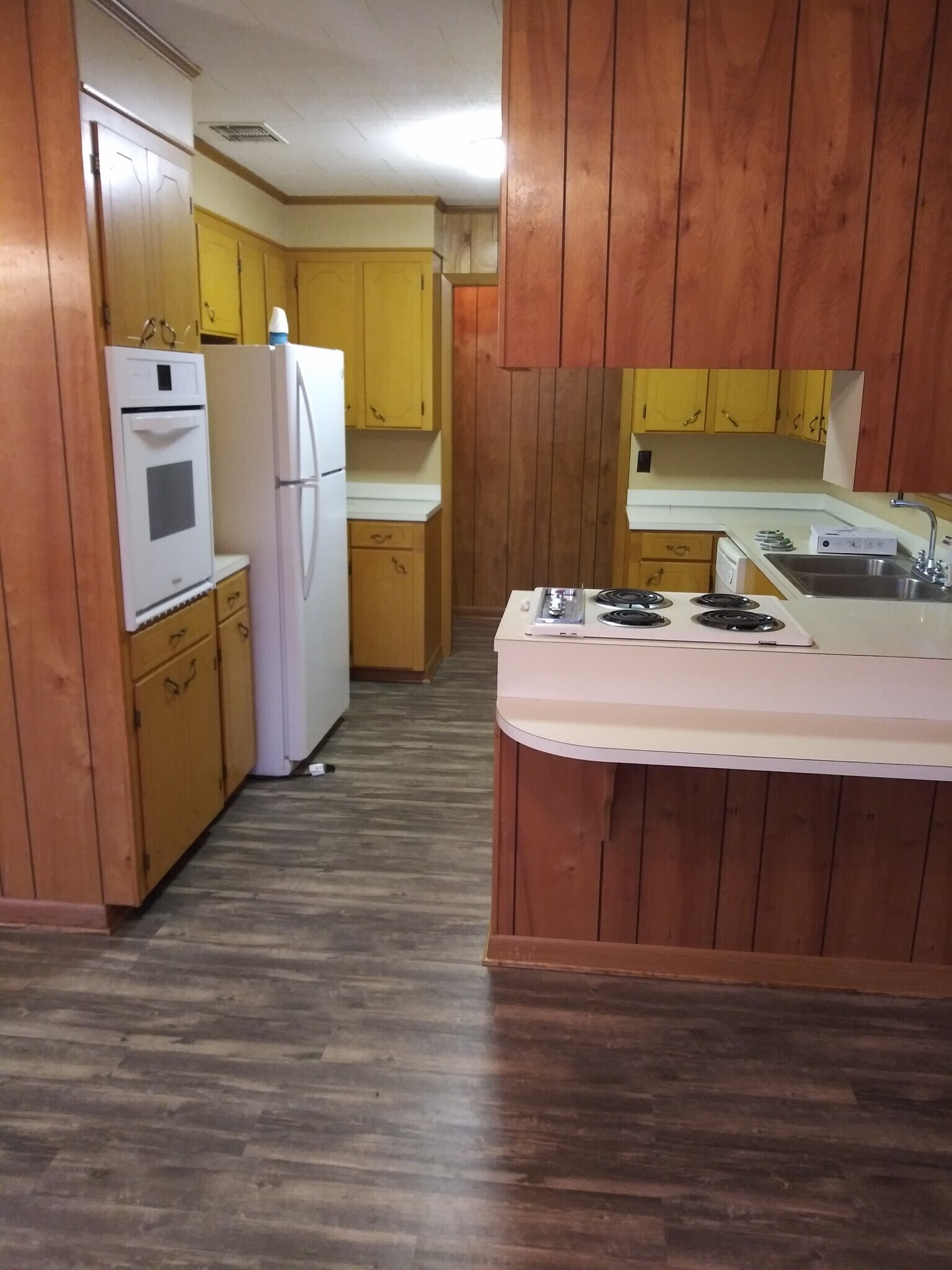 Kitchen - 509 Maxine Ave