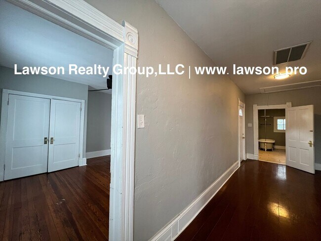 Building Photo - 360 Mountain Ave SW