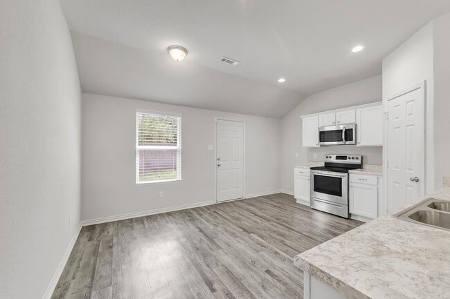 Building Photo - 1604 Lil Larry Dr