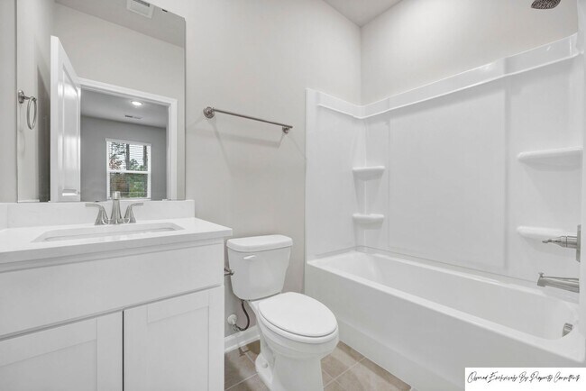 Building Photo - STUNNING TOWNHOME IN BLYTHEWOOD