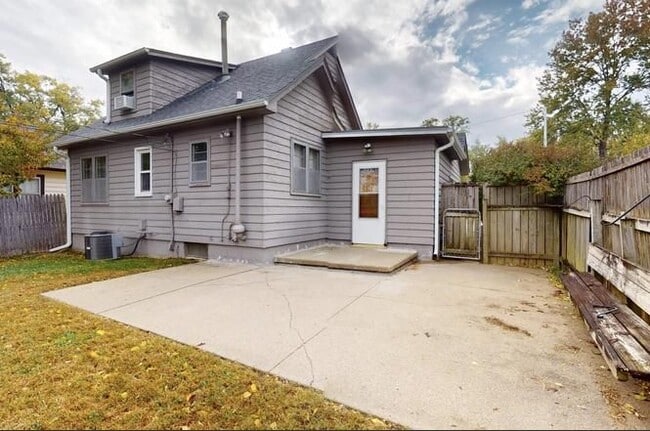 Building Photo - 7086 Spencer St