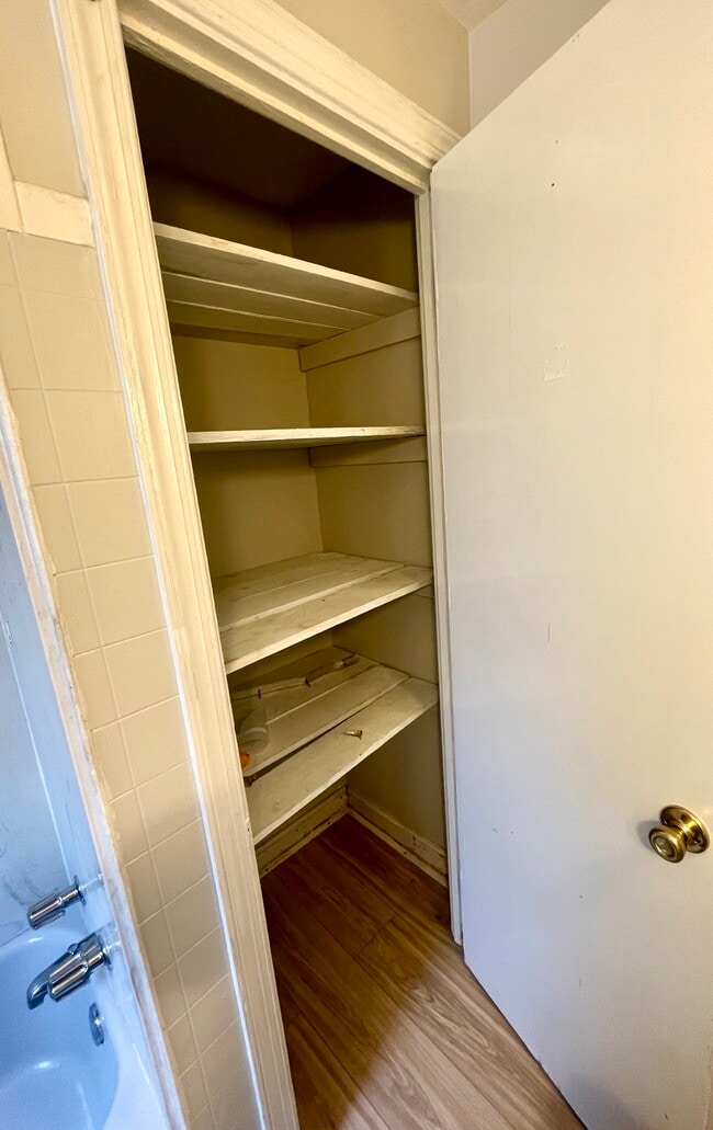 Building Photo - VP Real Estate 21