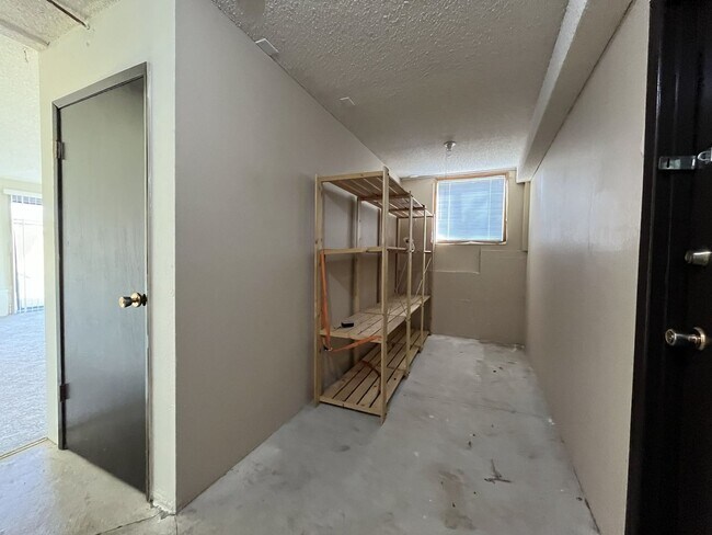 Building Photo - Spacious 3 Bedroom with Bonus Living Area, Patio & Built in Fireplace