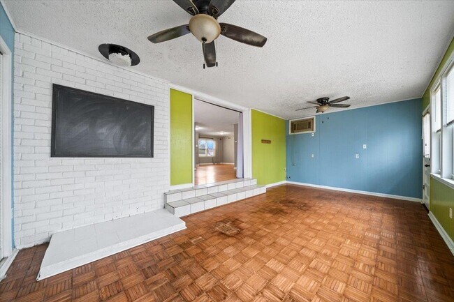 Building Photo - 1073 Ivy Rd