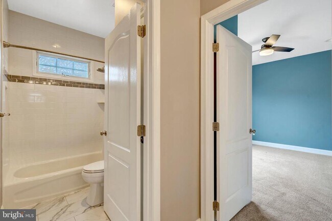 Building Photo - 15053 Doral Pl