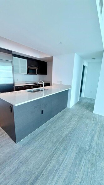 Building Photo - 500 Brickell Ave