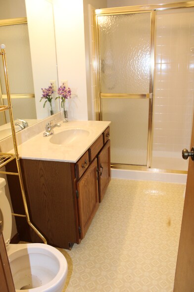 Building Photo - 438 Larkspur Ct