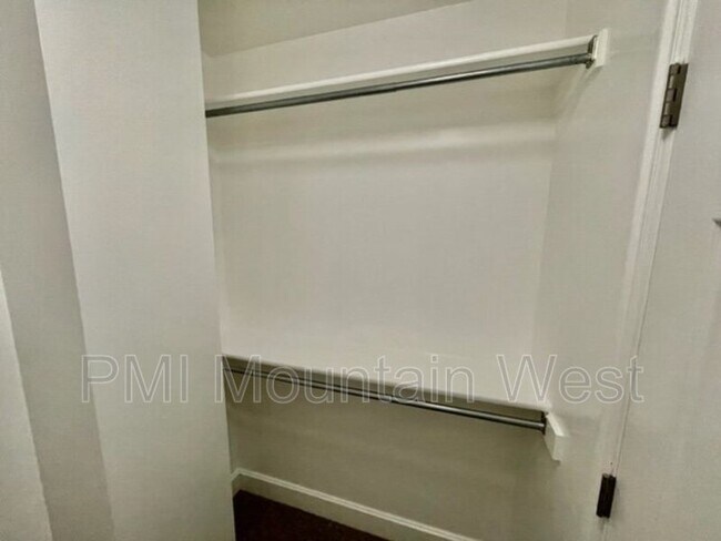 Building Photo - 499 N 200 W