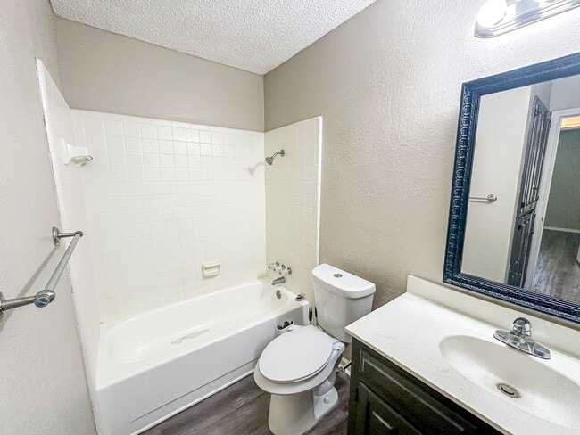 Building Photo - 3 Bedroom House in Hewitt - Midway ISD