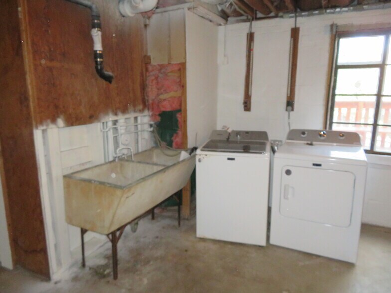 Building Photo - 26 Lakeside Dr