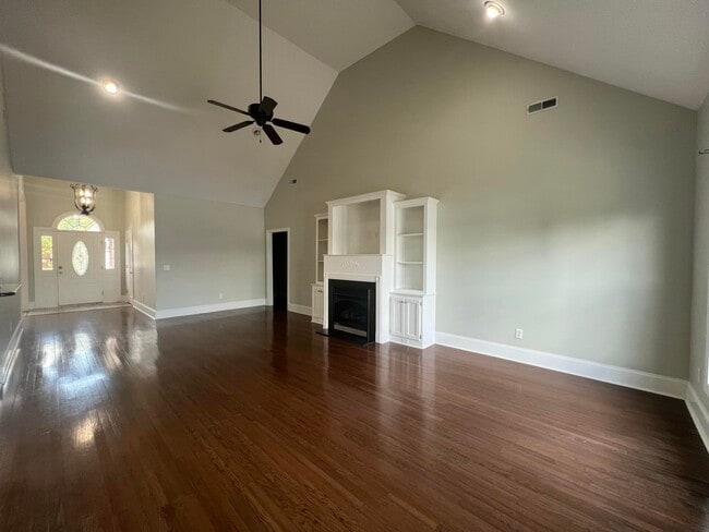 Building Photo - 2105 Harborview Dr