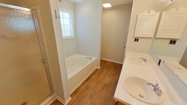 Building Photo - 300 Waterdown Dr