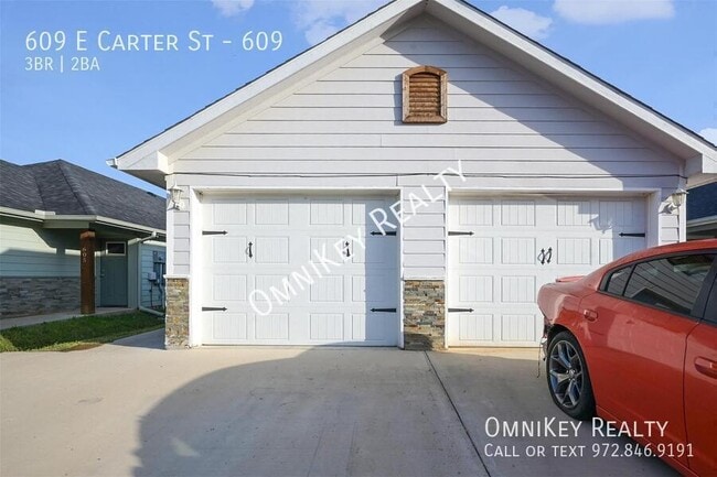 Building Photo - 609 E Carter St