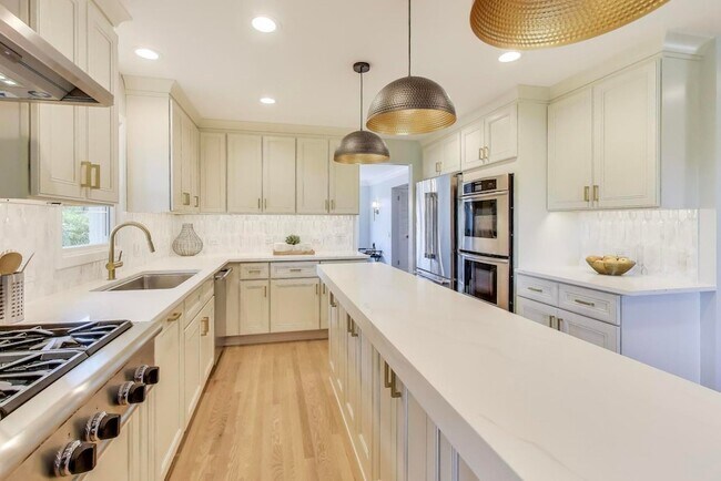 Building Photo - 2408 Cumberland Cir