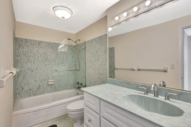 Building Photo - 2800 N Flagler Dr