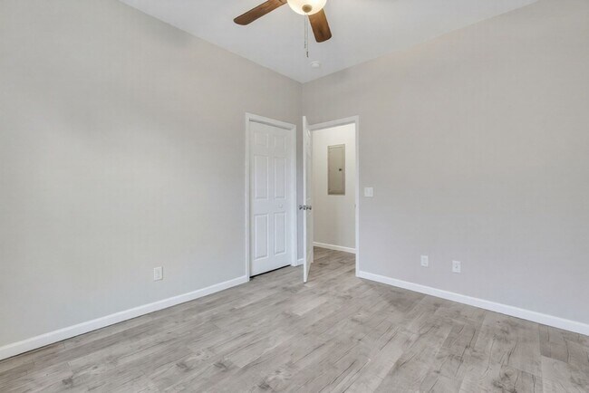 Building Photo - Live Near It All! 3 Bedroom Home in Midtown Savannah