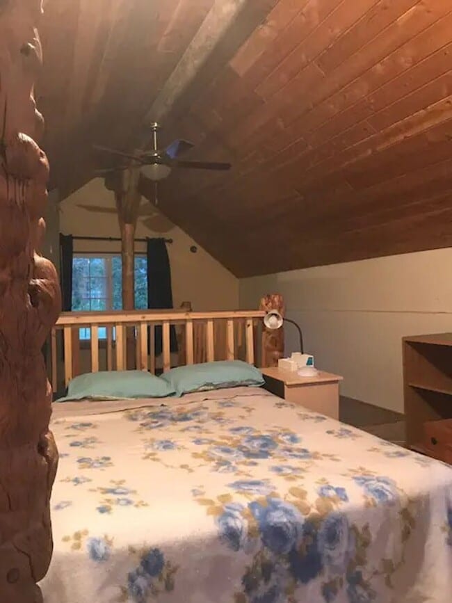 Building Photo - Rustic Cabin for Rent October 2025 thru Ma...