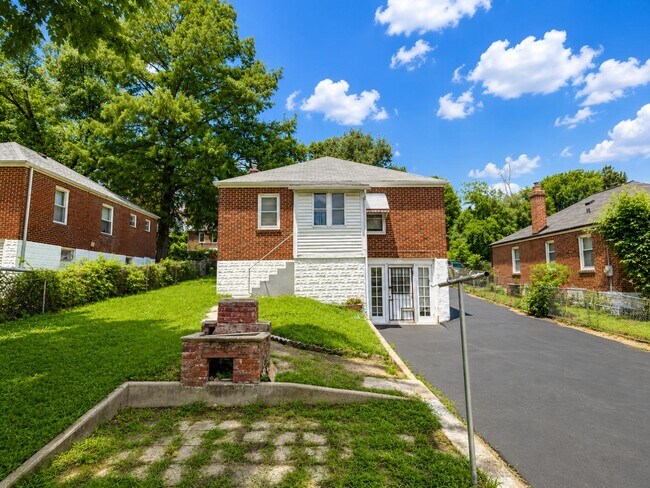 Building Photo - 5218 Fletcher St