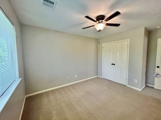 Building Photo - $350 OFF FIRST MONTH'S RENT IF YOU MOVE IN...