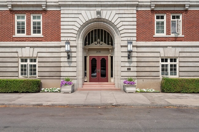 Building Photo - 2015 NW Flanders St