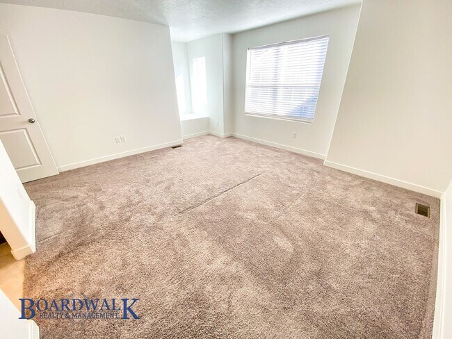 Building Photo - Beautiful 4 bedroom Townhome in West Valley!