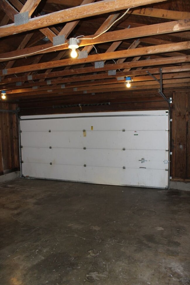 Building Photo - Hillsboro three bedroom ranch