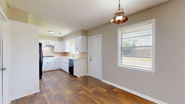 Building Photo - 302 Laurel St