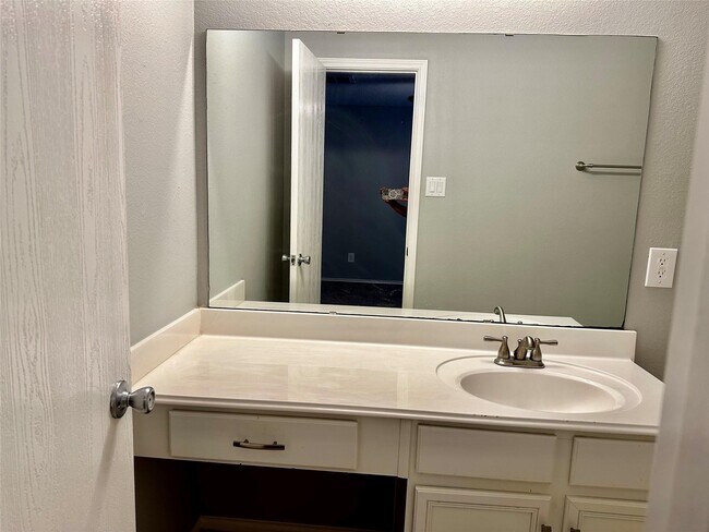 Building Photo - 29631 Evergreen Hills Dr