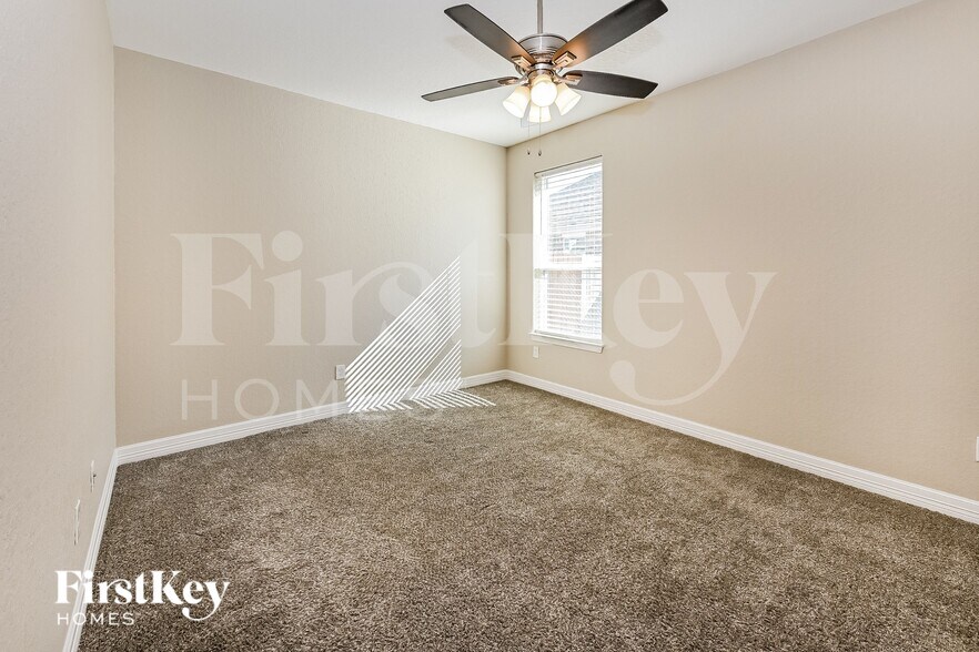 Building Photo - 215 Brazos Dr