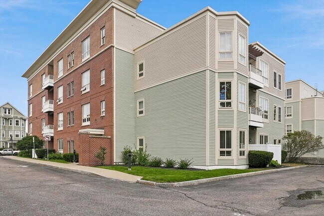 Building Photo - 629 Hammond St
