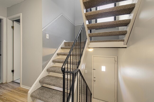 Building Photo - 8011 E 130th Ct