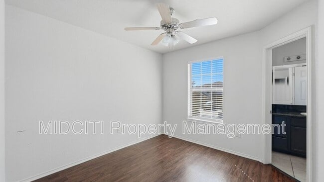 Building Photo - 1121 Brown Rock Dr