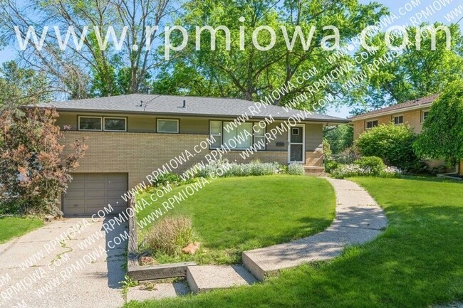 Primary Photo - WELCOME HOME!! 3 Bedroom, 1 Bath Home in D...