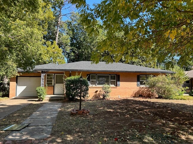 Primary Photo - 723 S Ridge Dr