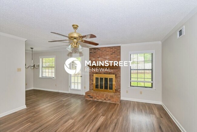 Building Photo - 4 Bedroom Pet-Friendly Home in MEMPHIS, TN with Main Street Renewal