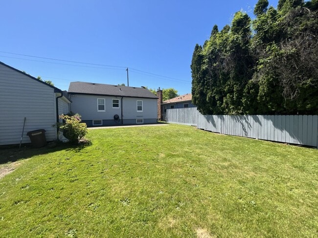 Building Photo - Bright and Welcoming Home with Modern Kitchen, Expansive Backyard & Flexible Living Space
