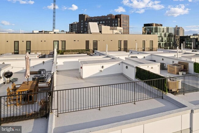 Building Photo - 1115 N American St