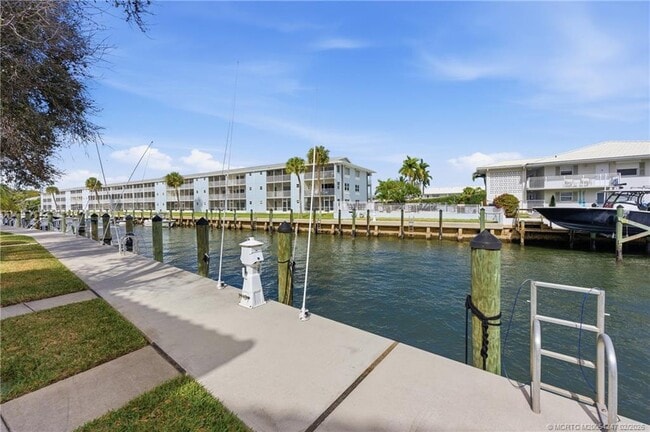 Building Photo - 1155 Lake Shore Dr