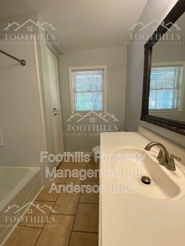 Building Photo - 102 Windemere Way