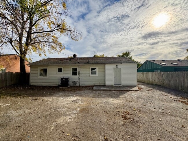 Building Photo - 6120 E 24th St