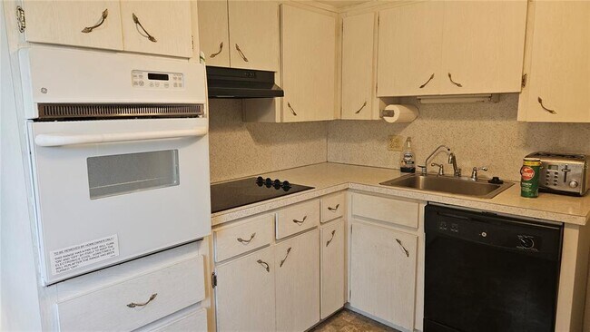 Building Photo - 2457 Ecuadorian Way