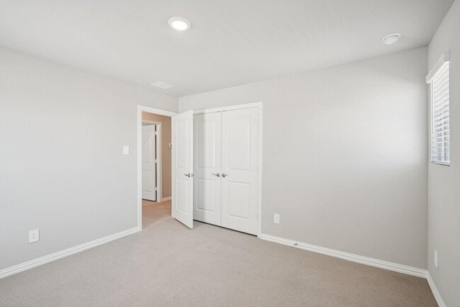 Building Photo - 714 London Town Ln