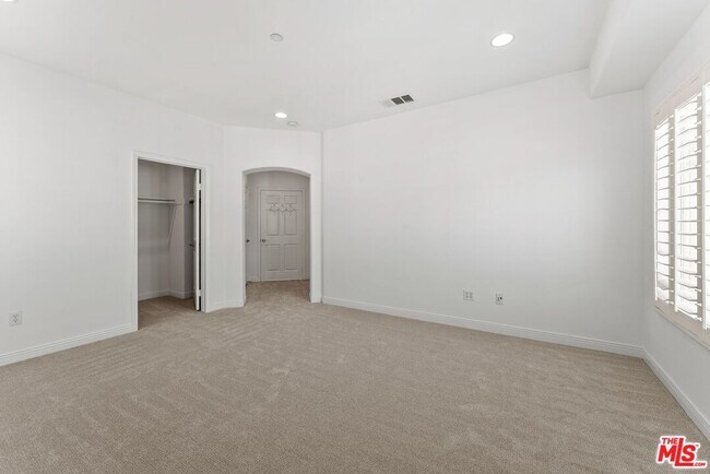 Building Photo - 5738 S Celedon Creek